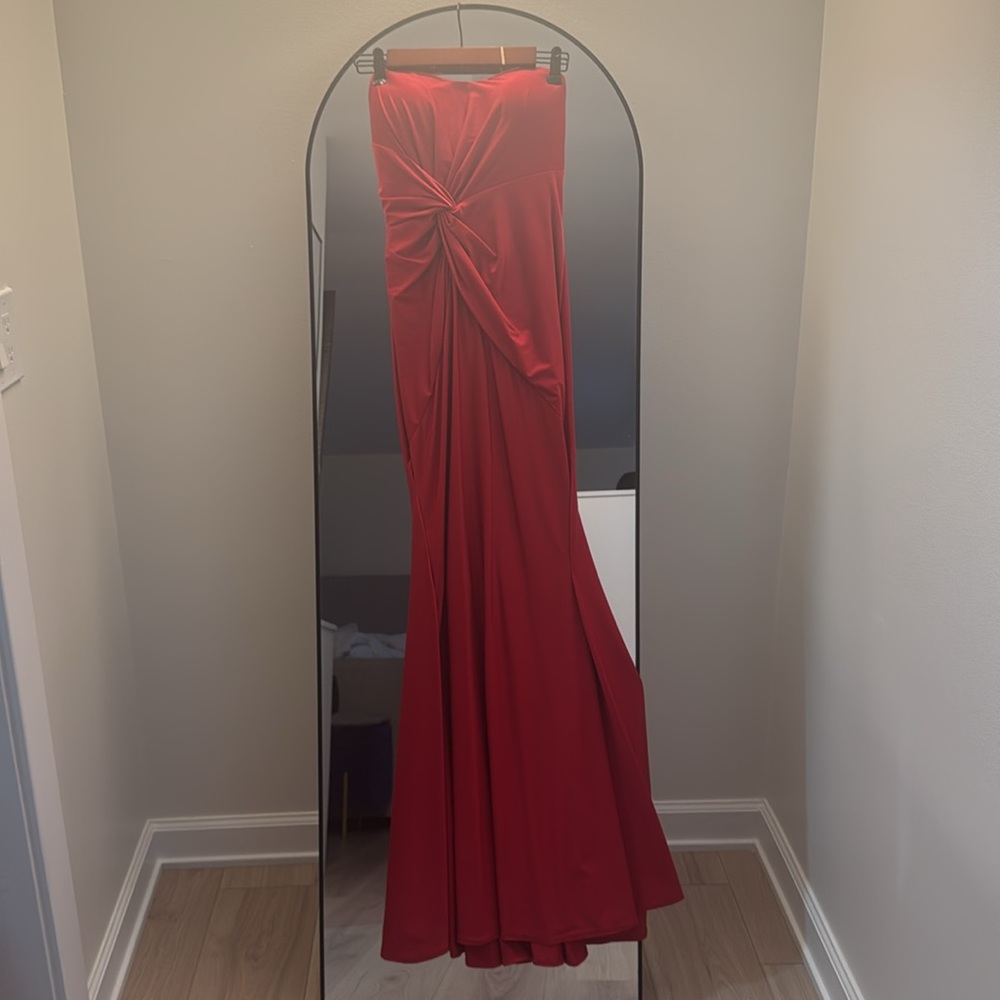 RED STRAPLESS GOWN - Picture 3 of 10